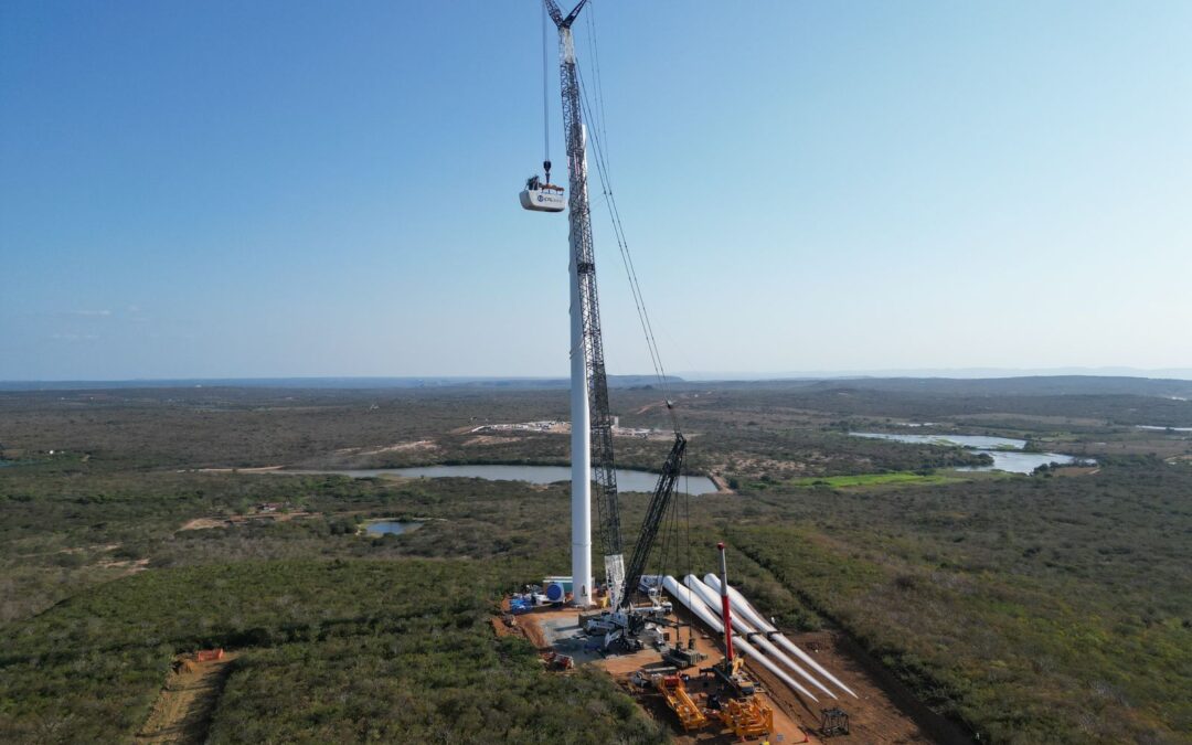 Montagem de aerogeradores no Complexo Eólico Serra da Palmeira da CTG Brasil